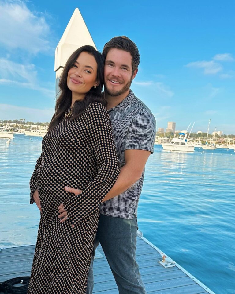 Chloe Bridges Instagram - We have news!! 🤰🏻 can’t wait to get this lil family started