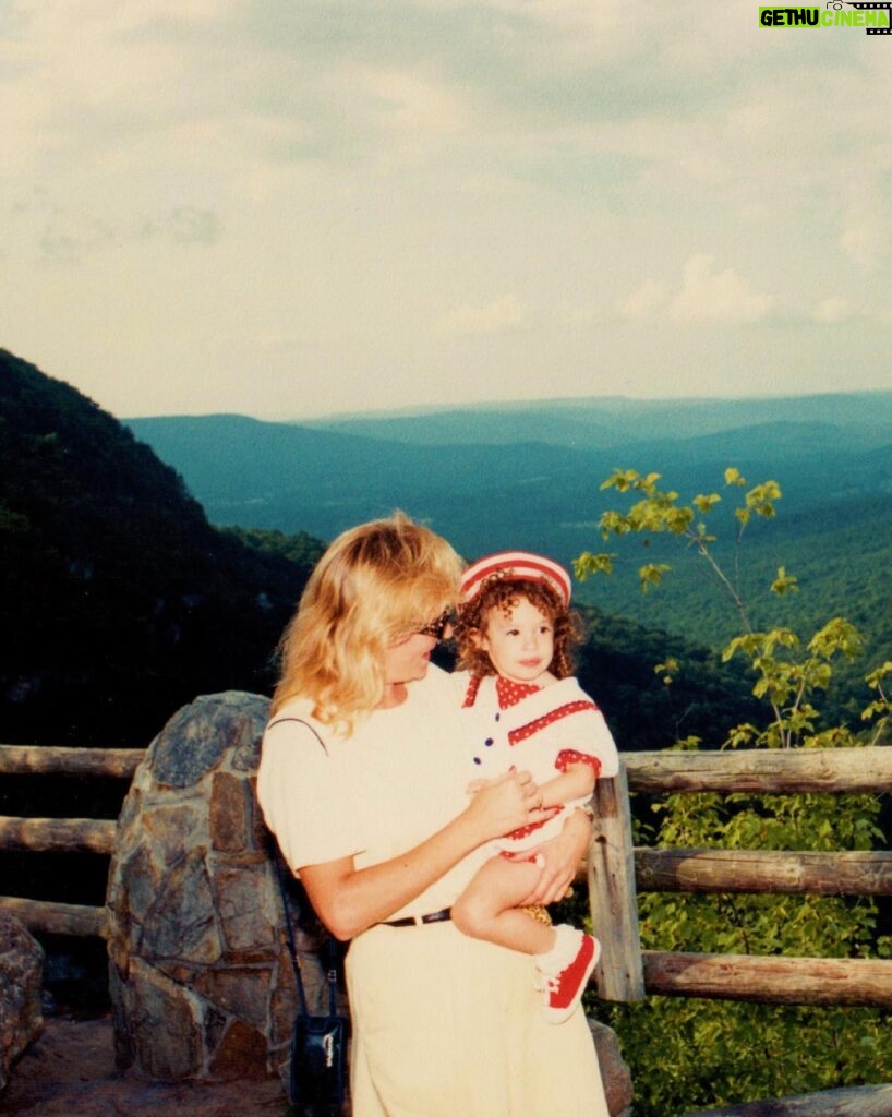 Chloe Bridges Instagram - Happy momma’s day @bridgeskat I love you 💕💕💕