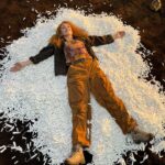 Chloe Fineman Instagram - Tampon Faaaaaaarrrrrrrm! @nbcsnl Thank you Kate McKinnon and Alison Gates for writing my favorite thing ever and @timwilkime for letting me do tampon snow angels.