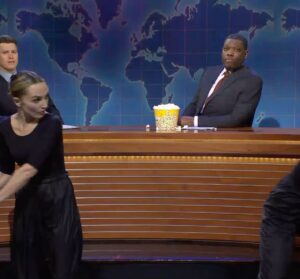 Chloe Fineman Instagram - Well @missjuliastiles I Think We Saved The Last Dance 🩰✨ @nbcsnl 

thanks @mikedicenzo @sk8rpunk69 for writing this w/me and @sarahogleby for the hip hop and hop choreo 😘