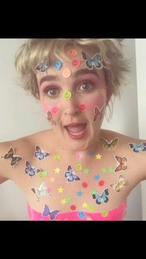 Chloe Fineman Instagram - Happy Spriiiiiing! 🦋💖🌈🌸🌷 It’s the first day of sprrriing! The earth is waking up 🌍🌱! Also i love this tradition hahah #tbt