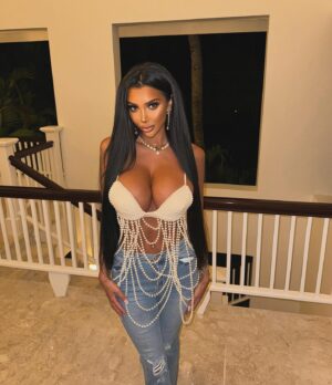 Chloe Khan Instagram - 👽 🌴 Going to miss this view so much , until next time . Definitely returning .