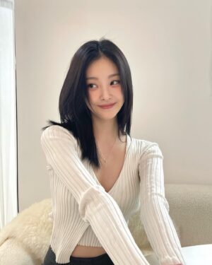 Choi Hee-jin Instagram - 😉