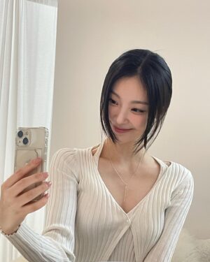 Choi Hee-jin Instagram - 😉