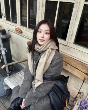 Choi Hee-jin Instagram - winter 😶‍🌫️🤎🧣
