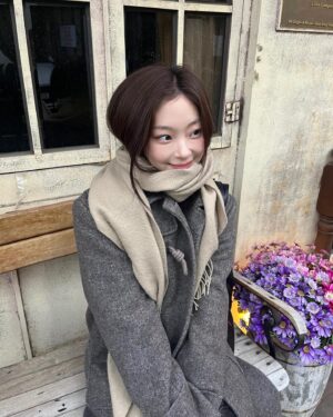 Choi Hee-jin Instagram - winter 😶‍🌫️🤎🧣