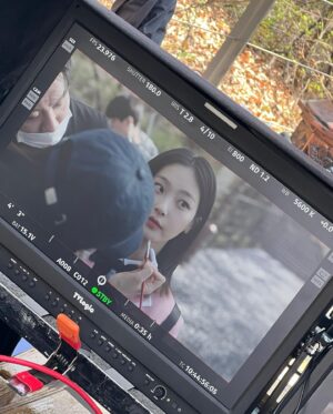 Choi Hee-jin Instagram - 감사합니다✨✨
로얄로더와 희주에게 보내주신 마음 오랫동안 늘 간직할게요 
🥹🫶🏻
또 만나요 안녕 :) love you💛