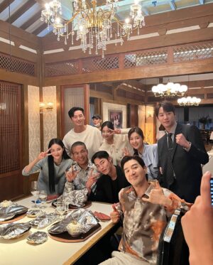 Choi Hee-jin Instagram - 감사합니다✨✨
로얄로더와 희주에게 보내주신 마음 오랫동안 늘 간직할게요 
🥹🫶🏻
또 만나요 안녕 :) love you💛