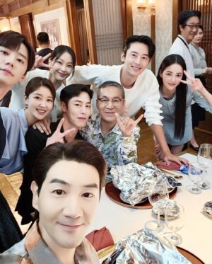 Choi Hee-jin Instagram - 감사합니다✨✨
로얄로더와 희주에게 보내주신 마음 오랫동안 늘 간직할게요 
🥹🫶🏻
또 만나요 안녕 :) love you💛