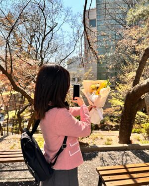 Choi Hee-jin Instagram - 감사합니다✨✨
로얄로더와 희주에게 보내주신 마음 오랫동안 늘 간직할게요 
🥹🫶🏻
또 만나요 안녕 :) love you💛