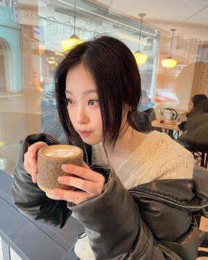 Choi Hee-jin Instagram - 아직 쌀쌀하네요🥹🫧🫧☔️
모두 감기조심!!!