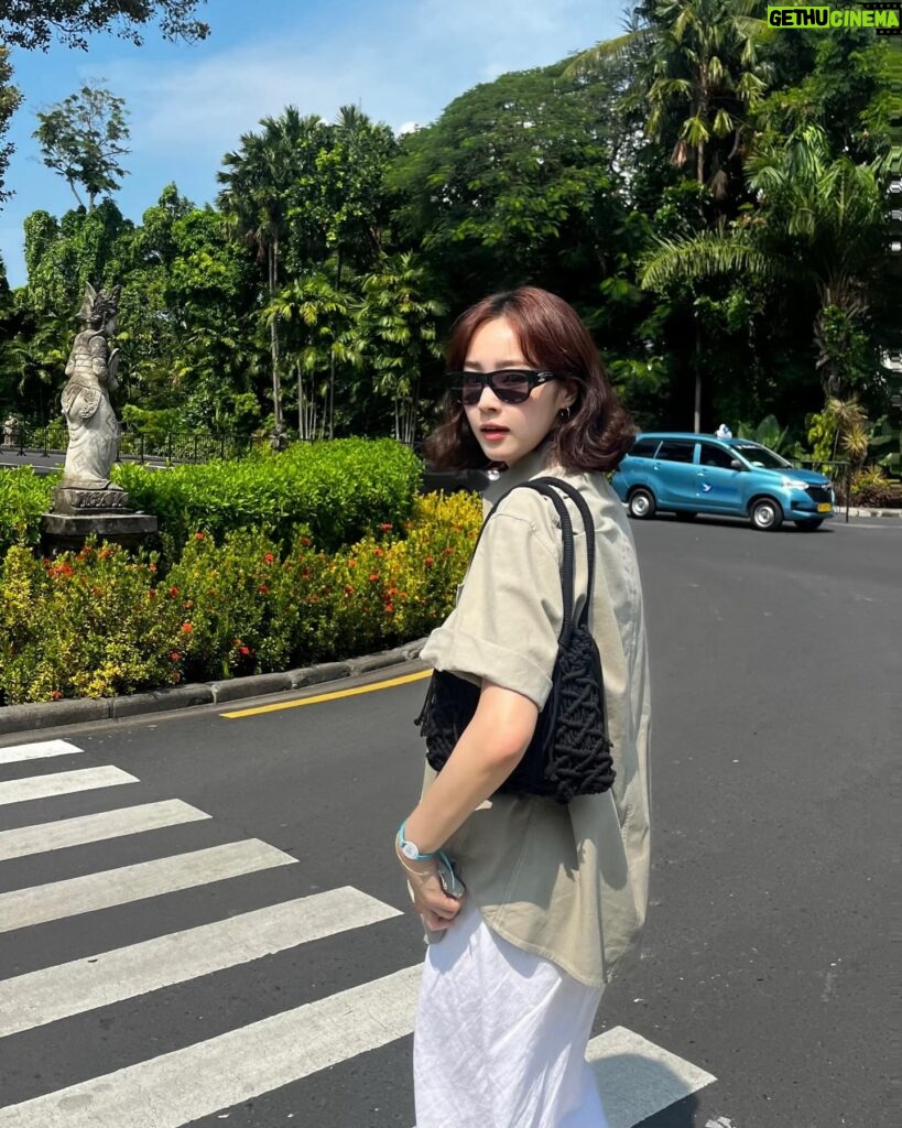 Choi Ye-bin Instagram - 🌴🌴🌴