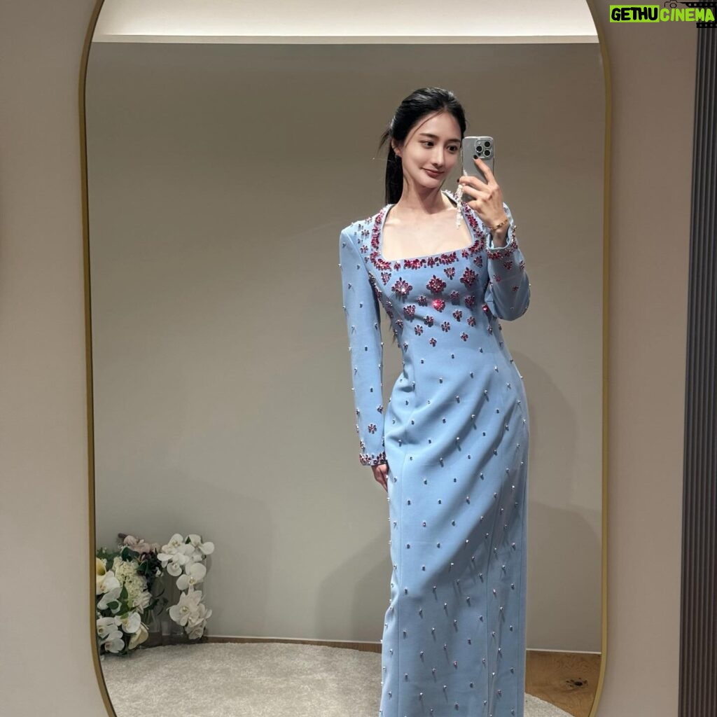 Choi Yeon-cheong Instagram - 몇 번 드레스가 가장 예쁜가요? ☺️