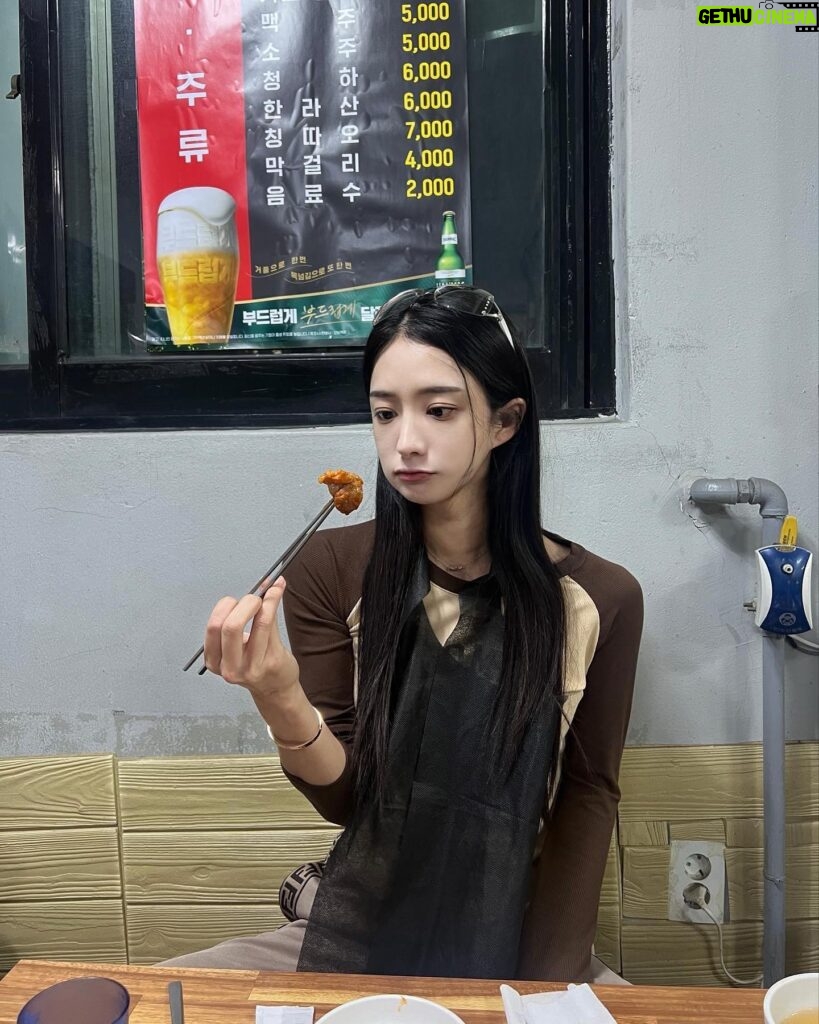 Choi Yeon-cheong Instagram - 🐓🍗 집 앞에 맛있는 닭갈비 집이… 있어서 후다닭-
