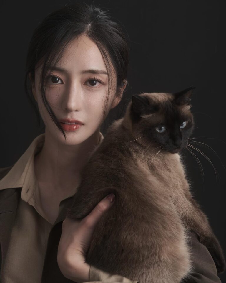 Choi Yeon-cheong Instagram - 🐈‍⬛🤎🖤