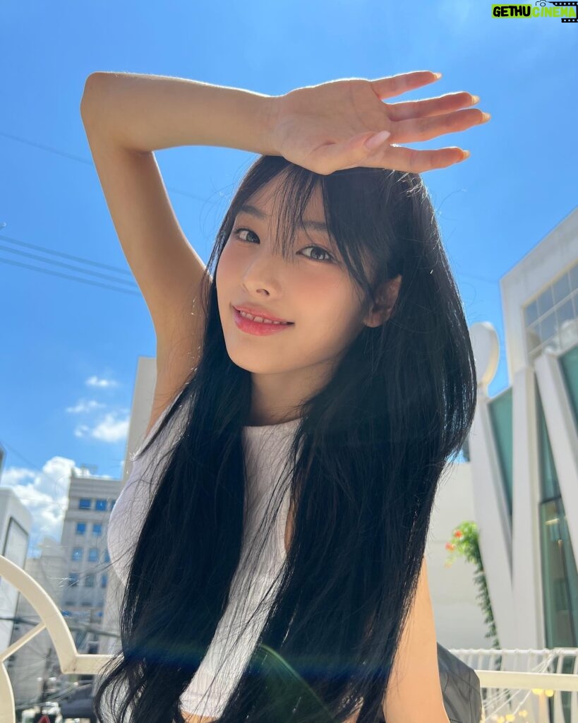 Choi Yun-jin Instagram - ☀️🌦️🌈