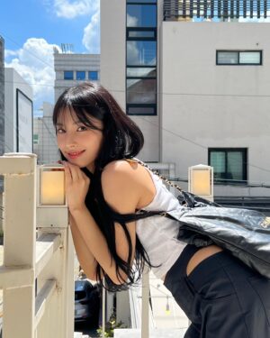 Choi Yun-jin Instagram - ☀️🌦️🌈