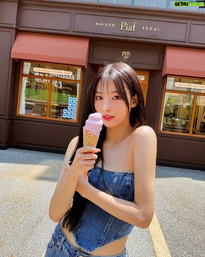 Choi Yun-jin Instagram - 아이스크림!!!🍦🍧🍨🍰💕