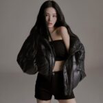 Choi Yun-jin Instagram - 버커루의 23FW 아우터 컬렉션 화보를 함께하게 되었어요! 버커루와 함께하는 따뜻한 겨울🖤 @buckaroo_official @harpersbazaarkorea #BUCKAROO #버커루