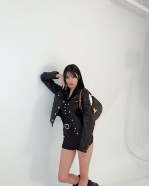 Choi Yun-jin Instagram - 🤍 
#AD @CELINE #CELINEAVATRIOMPHE