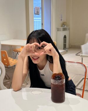 Choi Yun-jin Instagram - 💜❤💛💙🖤모음 zip.