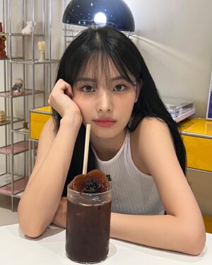 Choi Yun-jin Instagram - 💜❤💛💙🖤모음 zip.