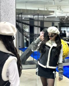 Choi Yun-jin Instagram - 😎