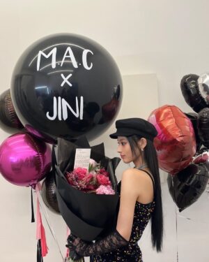 Choi Yun-jin Instagram - 💄❤

#맥 #러스터글래스립스틱 #맥샤인총알립스틱