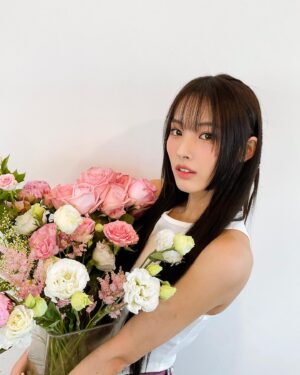 Choi Yun-jin Instagram - For you 🌷💕