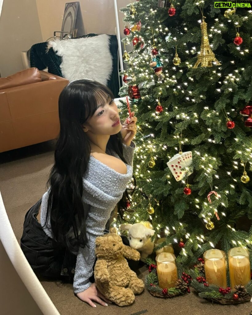 Choi Yun-jin Instagram - 🎄Merry Christmas!🧸