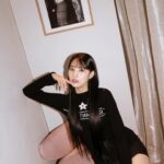 Choi Yun-jin Instagram - Happy days👯🖤🤍
