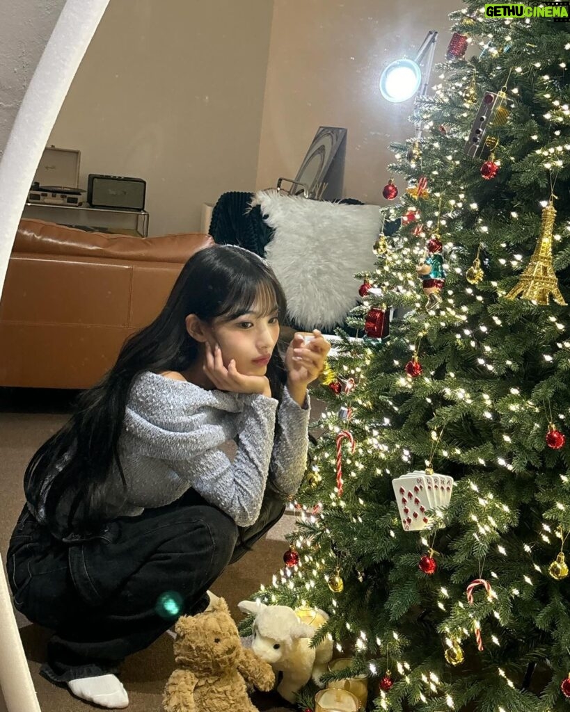 Choi Yun-jin Instagram - 🎄Merry Christmas!🧸