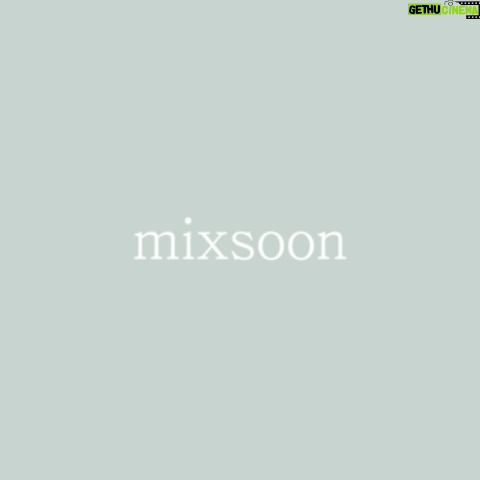 Choi Yun-jin Instagram - JINI X MIXSOON 지니가 아침 저녁으로 쓰는 데일리 스킨케어 루틴 #믹순 가장 좋아하는 에센스 3개를 순서대로 레이어링해요~ 오늘도 믹순과 시작하는 하루! Jini's daily skincare routine for a healthy glow #mixsoon. Enjoy layering my top 3 favorite essences in order! Starting a day with mixsoon once again! @mixsoon_official https://mixsoon.co.kr #믹순 #mixsoon #mixsoonessence #essencelayering #skincareroutine #cicastickbalm #cicaessence #cleanbeauty #vegan
