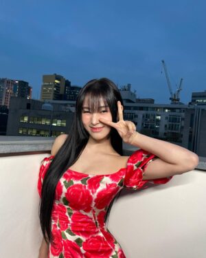 Choi Yun-jin Instagram - Get ready!🌹