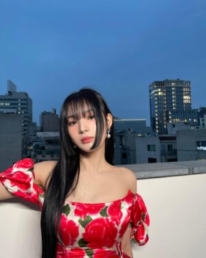 Choi Yun-jin Instagram - Get ready!🌹