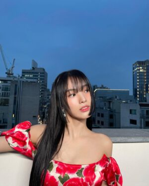 Choi Yun-jin Instagram - Get ready!🌹