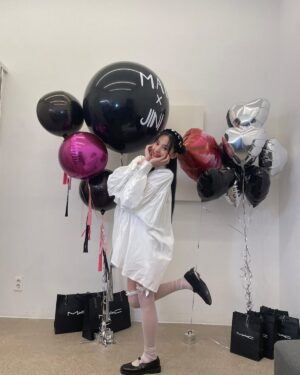 Choi Yun-jin Instagram - 💄❤

#맥 #러스터글래스립스틱 #맥샤인총알립스틱