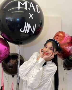 Choi Yun-jin Instagram - 💄❤

#맥 #러스터글래스립스틱 #맥샤인총알립스틱