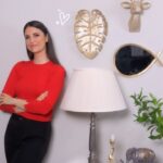 Chris Flores Instagram - Quem aí ama decorar a casa 🏠? Fiz um cantinho lindo aqui em casa com os produtos da @uphome_br e queria dividir com vc ❤️ gostou? Vou colocar as referências dos produtos aqui pra vc achar no site da @multi_br 🦋 UP Home é uma marca da Multi Folha Decorativa Costela de Adão UD373 Cervo de parede Hiran UD370 Espelho Laço 37cm UD366 Castiçal Pavão UD358 Elefante Decorativo Babbar UD351 Porta Joias Madeira com espelho UD349 #uphomenasuacasa #uphome #decoracao #decor
