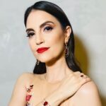 Chris Flores Instagram - Tava com saudade de me vestir para um casamento ❤️💋 Créditos na tela 💋