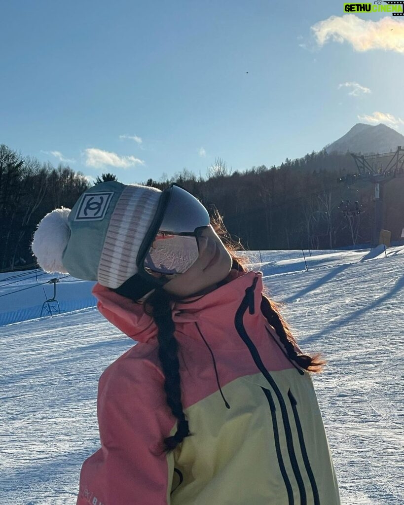 Chrissie Chau Instagram - 🏂