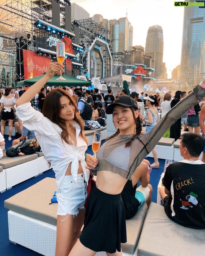 Chrissie Chau Instagram - 透心涼💦🩵 #S2OHongKong #s2ofestival #PayMeHK #s2o #s2ohk #waterblessing #watersplashing #hadfun #summer @s2ohongkong @sixdegreesprhk