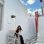 Chrissie Chau Instagram – Have a nice day 🌻⛪️

#sunday #sundayvibes #sundayfunday #weekend #mykonos #greece #throwback #throwbacksunday #latergram #haveaniceday #vacation #holiday #holidayseason #summer #summertime #paraportianichurch 
#白教堂 #奶油教堂☁️ Paraportiani Church