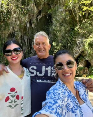 Chrissie Fit Instagram - Who would’ve pegged me as a guajira? Los paisajes de Cuba son una maravilla. The Cuban countryside is unreal. I recommend you go there and buy tobacco directly from the farmers. They are forced to give 90% of their crops to the government and only have 10% to sell themselves. It’s more authentic this way and you’re helping the farmer, who takes so much pride in growing their tobacco, fruits, veggies, and coffee. Btw, I did not know how to smoke a cigar. At the risk of losing my Cuban card, I will post in my stories 😅

#Cuba #Vinales #CuevaDelIndio #palenquedeloscimarrones #cubancountryside #ReturnToMyRoots #CubanHeritage #Cuban #Guajiro #Guajira