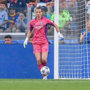 Christiane Endler Instagram - Si lo puedes soñar, lo puedes lograr 🏆🥇 @wchampionsleague @olfeminin