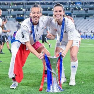 Christiane Endler Instagram - Si lo puedes soñar, lo puedes lograr 🏆🥇 @wchampionsleague @olfeminin