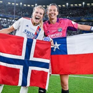 Christiane Endler Instagram - Si lo puedes soñar, lo puedes lograr 🏆🥇 @wchampionsleague @olfeminin