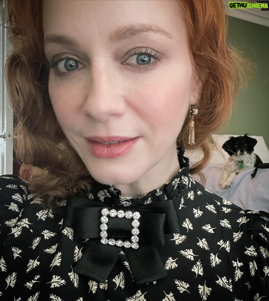 Christina Hendricks Instagram - It’s feeling like the holidays . Mostly that means I’m cold and I’m craving a port wine cheese ball. @catherineosti #triscuit #feelingfestive