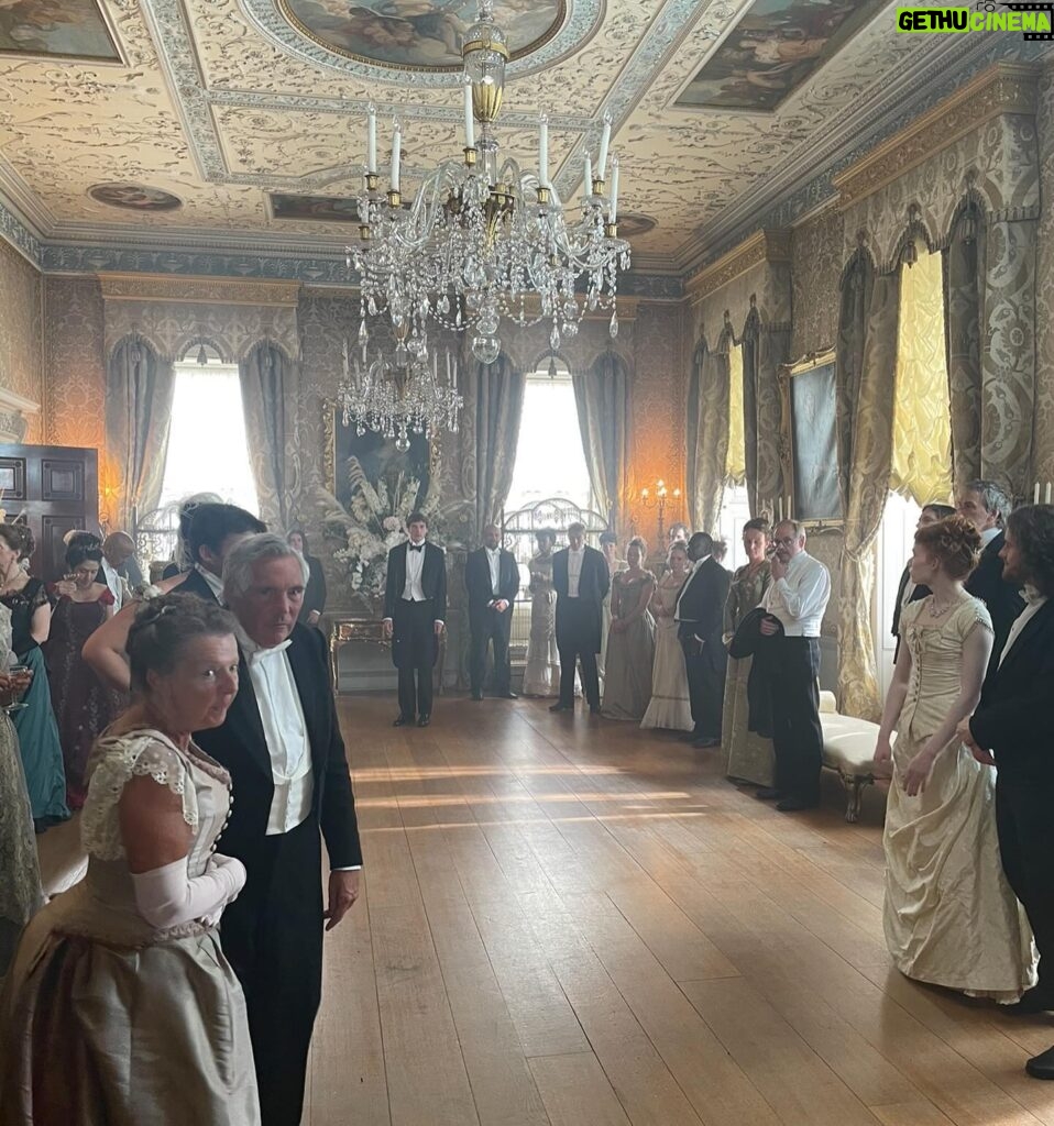 Christina Hendricks Instagram - A little behind the scenes of #buccaneers @appletv #scotland #victorians #edithwharton @immywaterhouse @josietotah @aubribrag @alishaboe @kristine_froseth @guyremmers @simone1kirby @vissey.s @thisadamjames