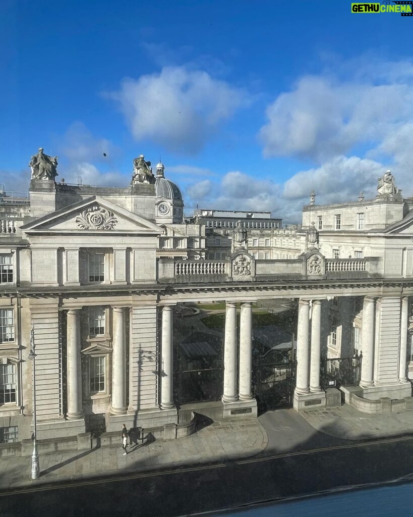 Christina Hendricks Instagram - What a delightful and much needed staycation in Dublin at the @merrionhotel romantic and cozy. Got some tourism in and delicious restaurants! Triscuit loved #merrionsquare for ball and people watching🥰 and of course… afternoon tea.